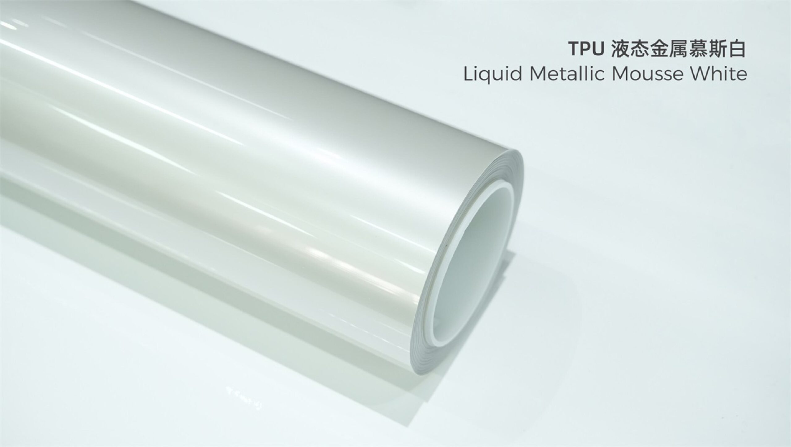 01.liquid metallic mousse white